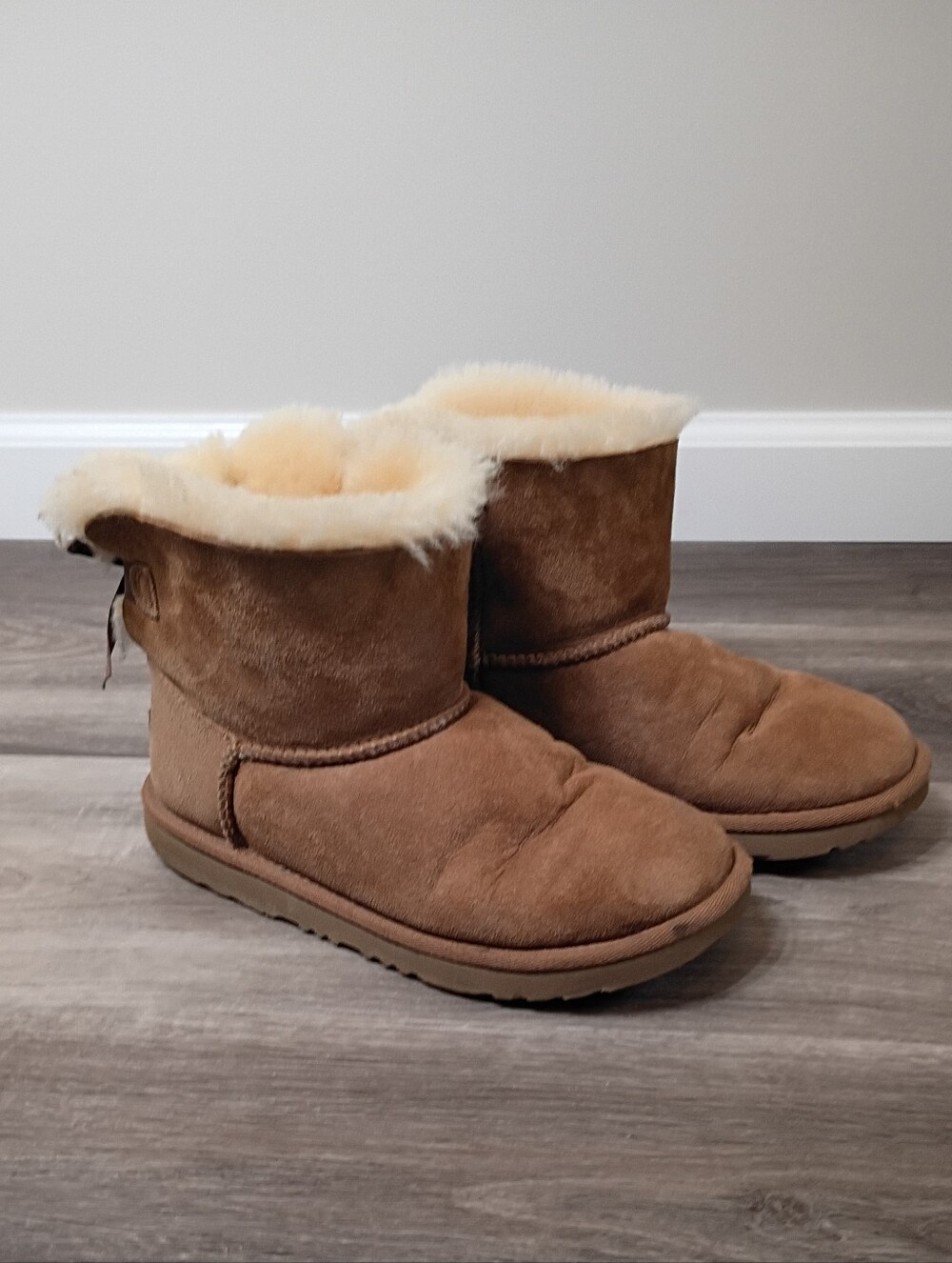 UGG Big Girls Classic Casual Tan Suede Bailey Bow Mini Boots Size 4 Sherpa Lined